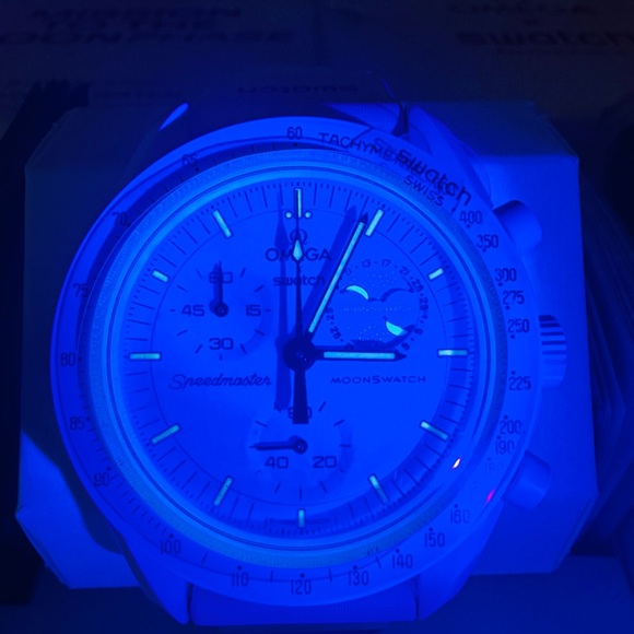 NIB OMEGA X Swatch Snoopy Mission to the Moonphase White - Picture 5 of 16